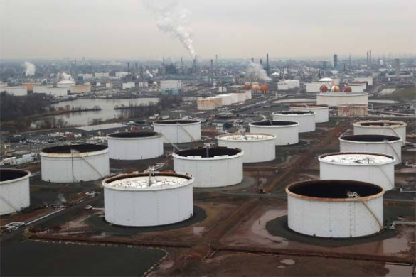 Oil heads for 7th weekly loss as supply surplus, weak China demand weigh on market