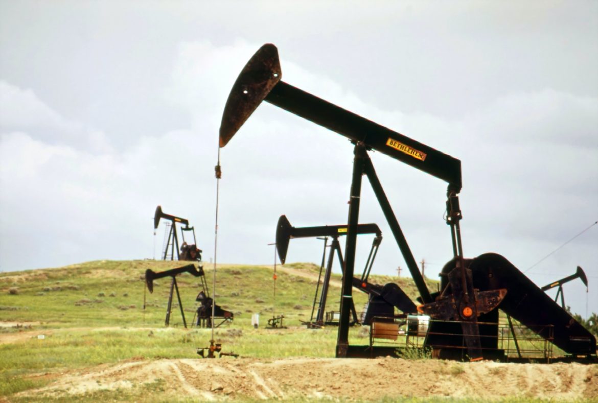 Oil prices fall